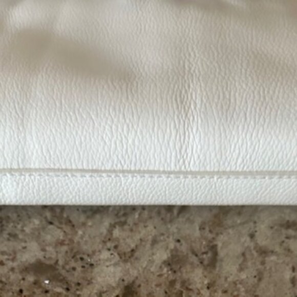 NWOT - Brahmin White Genuine Leather Wristlet With Tassel Pull Opening - Picture 5 of 15